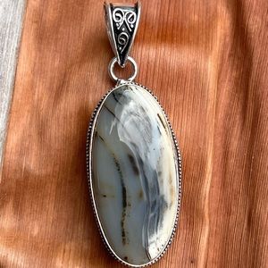 Bostwana Agate Pendant